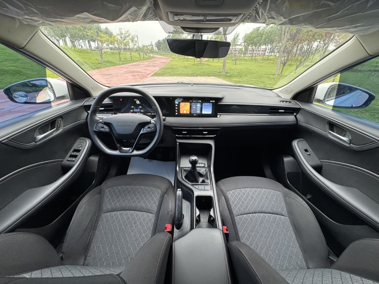 Roewe i5 2025 #4 Roewe i5 2025 car image #4
