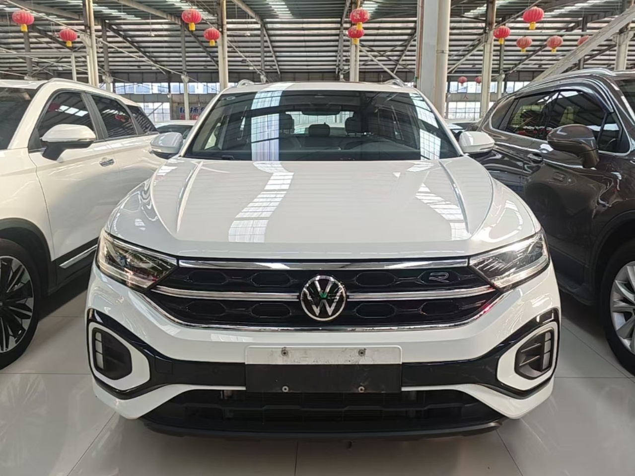 Volkswagen T-Roc 2024 car image #3