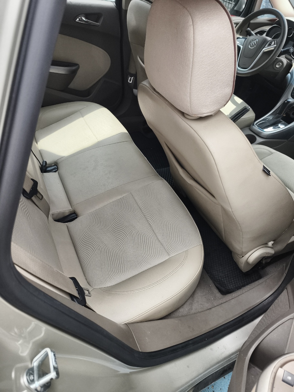 2015 car image #3