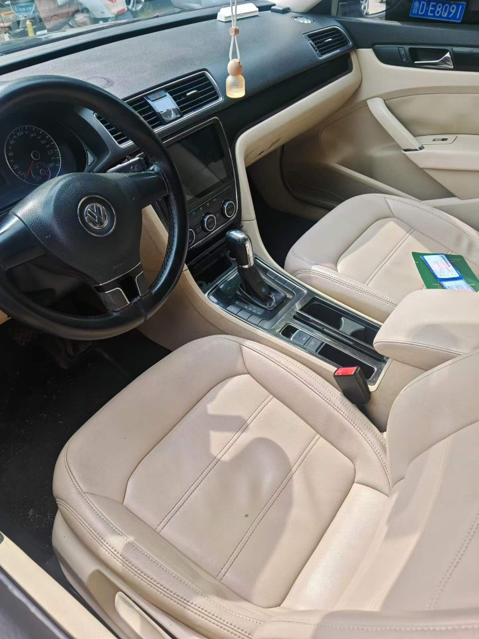 Volkswagen Passat 2012 car image #2