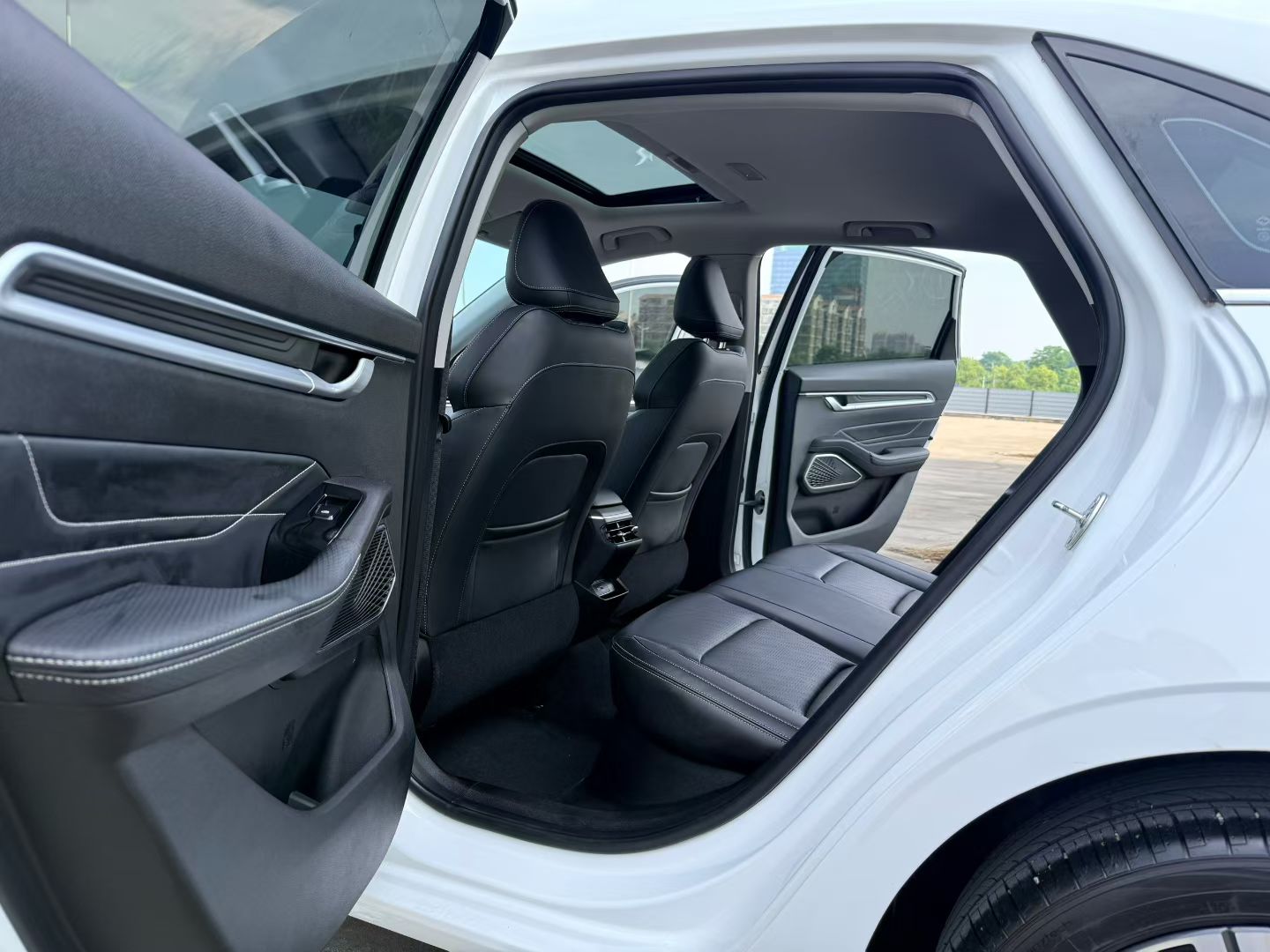 GEELY Emgrand 2023 #4 GEELY Emgrand 2023 car image #4
