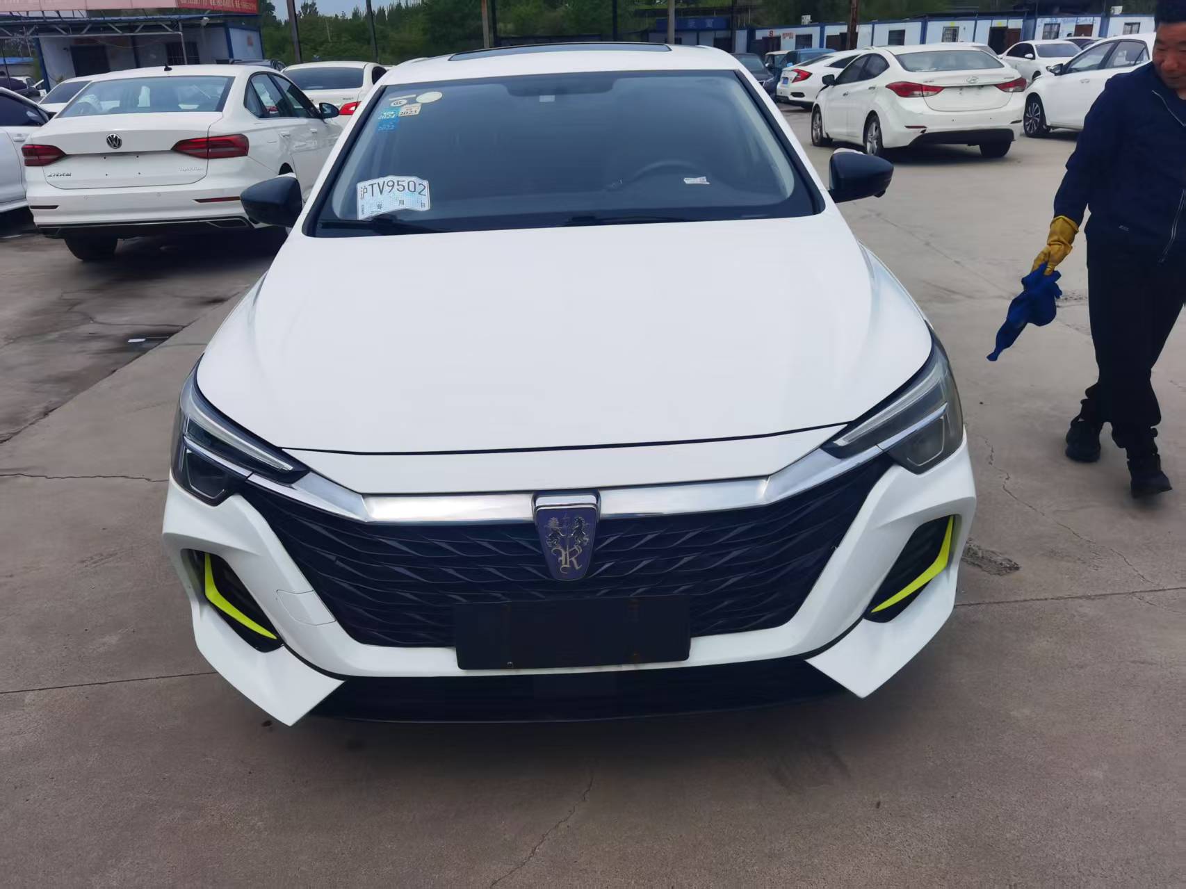 Roewe i6 MAX New Energy 2022 #9 Roewe i6 MAX New Energy 2022 car image #9