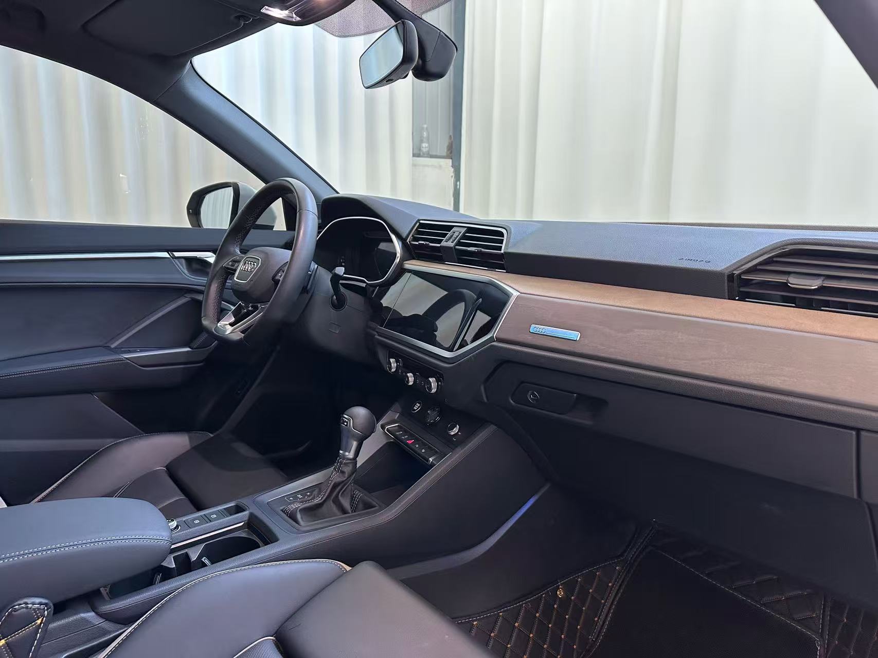 Audi Q3 2024 imagen de coche #7