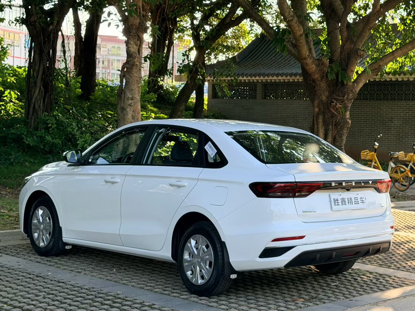 GEELY Emgrand 2024 car image #2