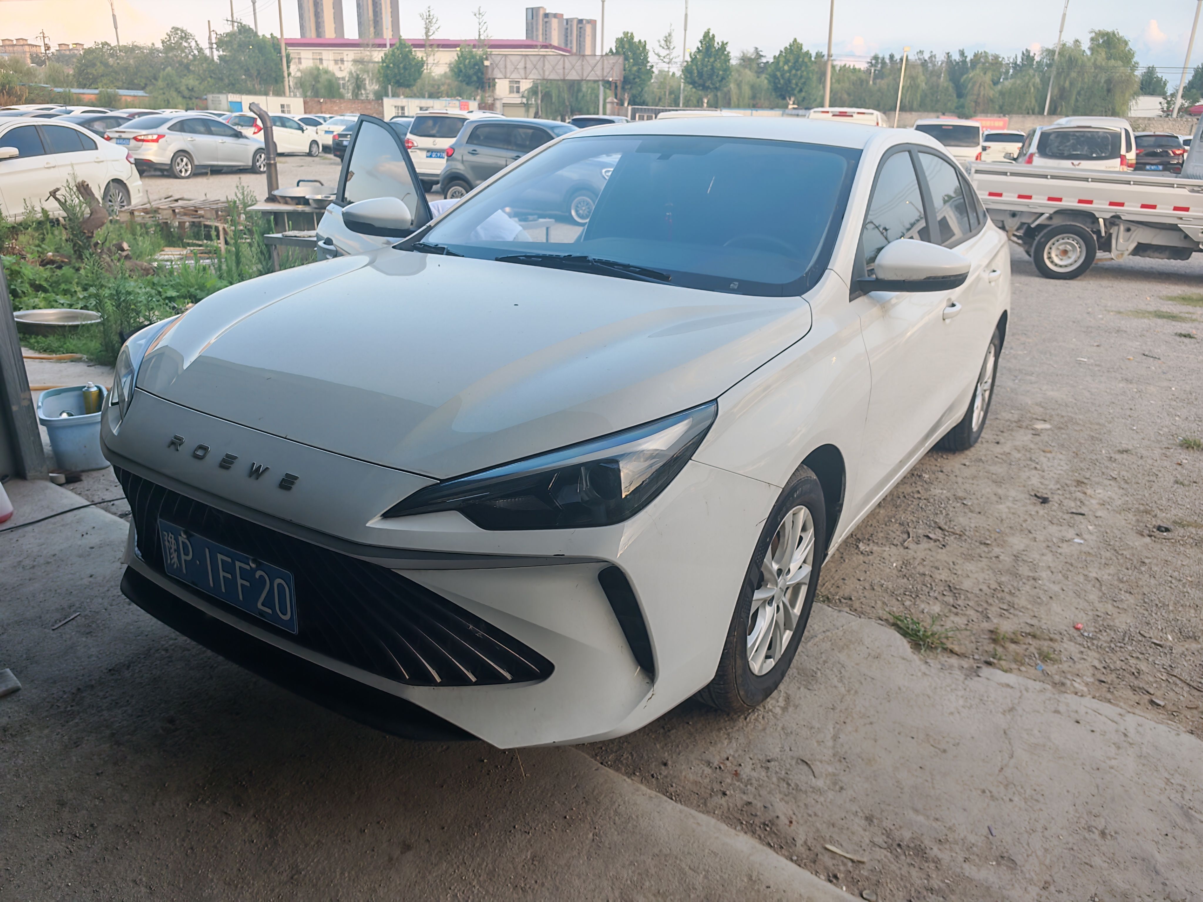 Roewe i5 2025 Roewe i5 2025 car image