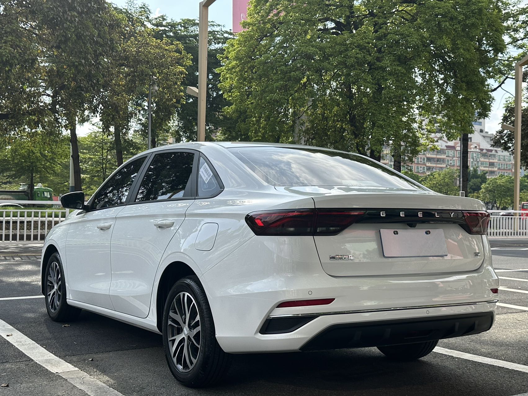 GEELY Emgrand 2026 #4 GEELY Emgrand 2026 imagem de carro #4