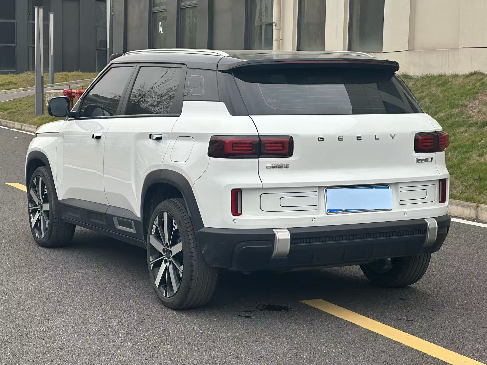 GEELY ICON 2023 car image #2