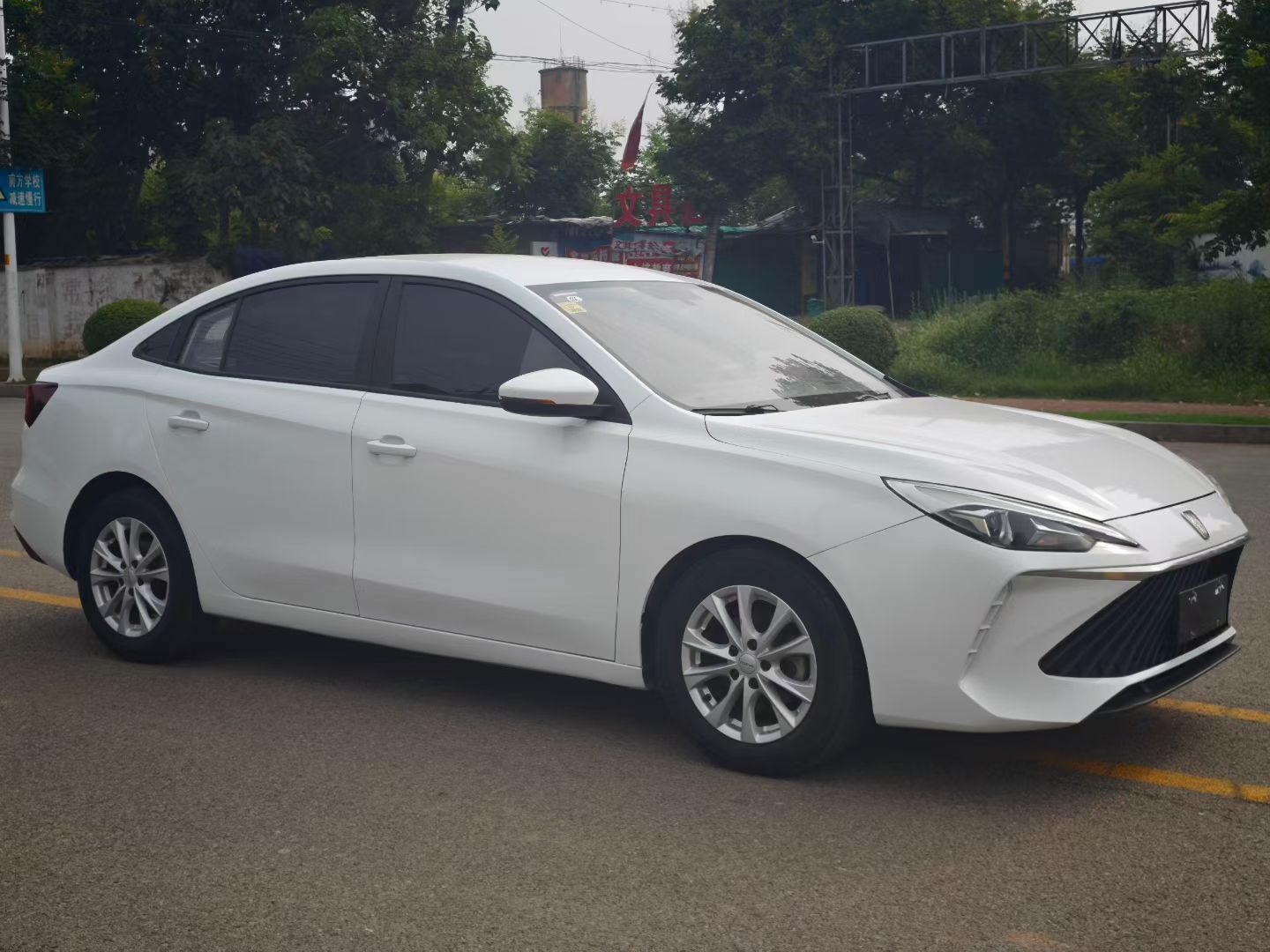 Roewe i5 2023 Roewe i5 2023 car image
