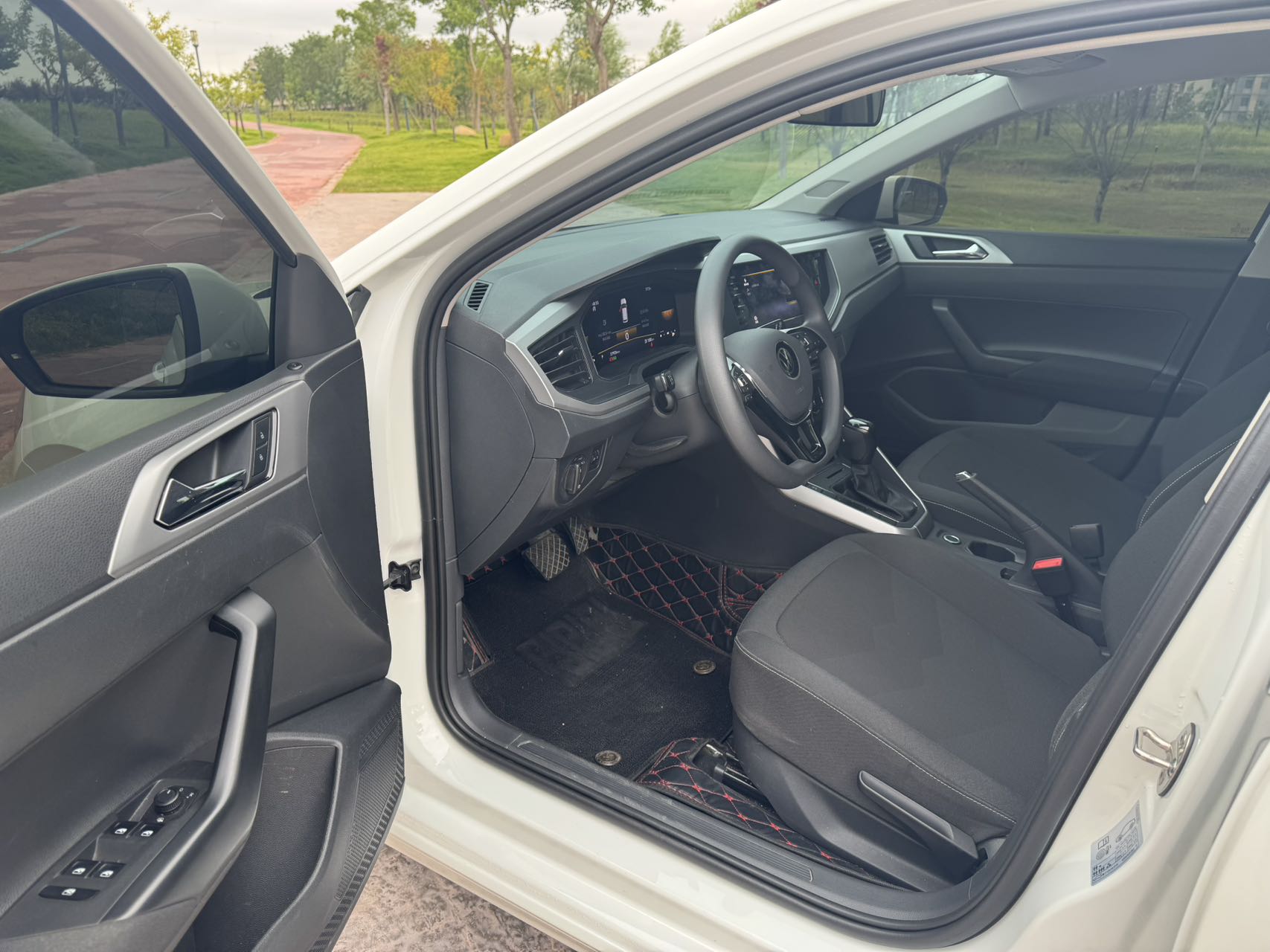 Volkswagen Polo 2023 car image #5