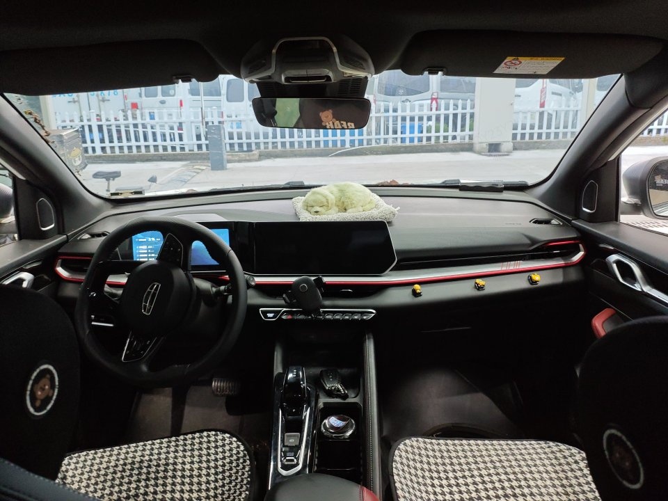 GEELY Coolray 2023 image de voiture #2