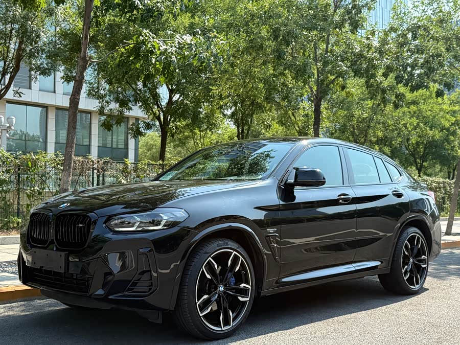 BMW X4 M40i 2024 car image #2