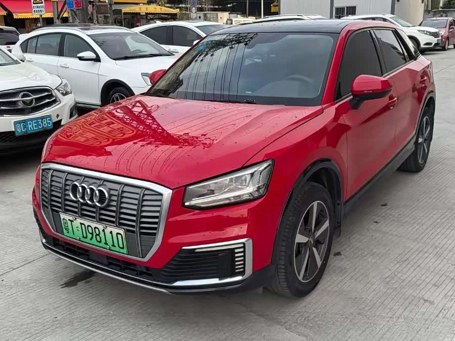 Audi Q2L e-tron 2020 صورة سيارة #2