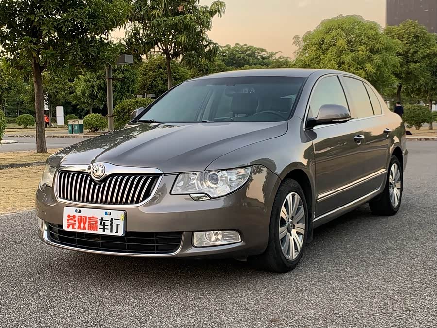 Skoda Superb 2011 صورة سيارة #2