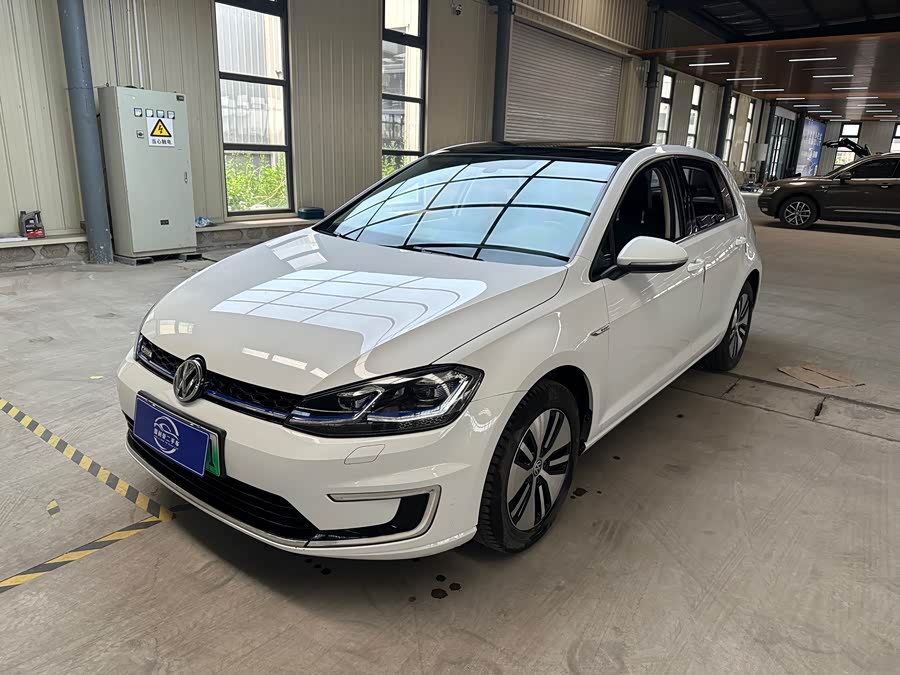 Volkswagen Golf Pure Electric 2020 car image #2