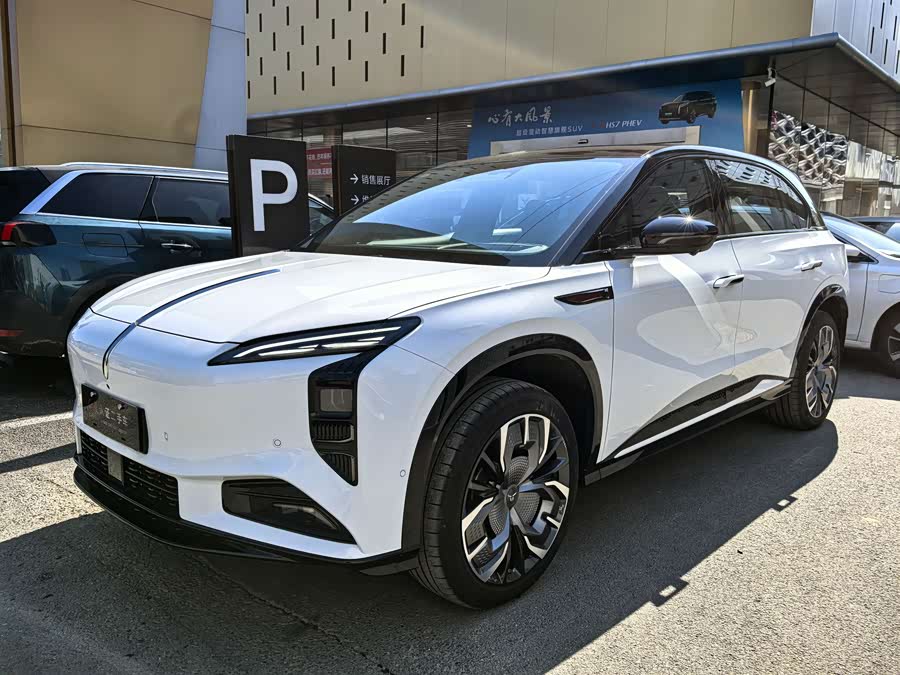 HongQi TianGong 08 2025 #2 HongQi TianGong 08 2025 car image #2