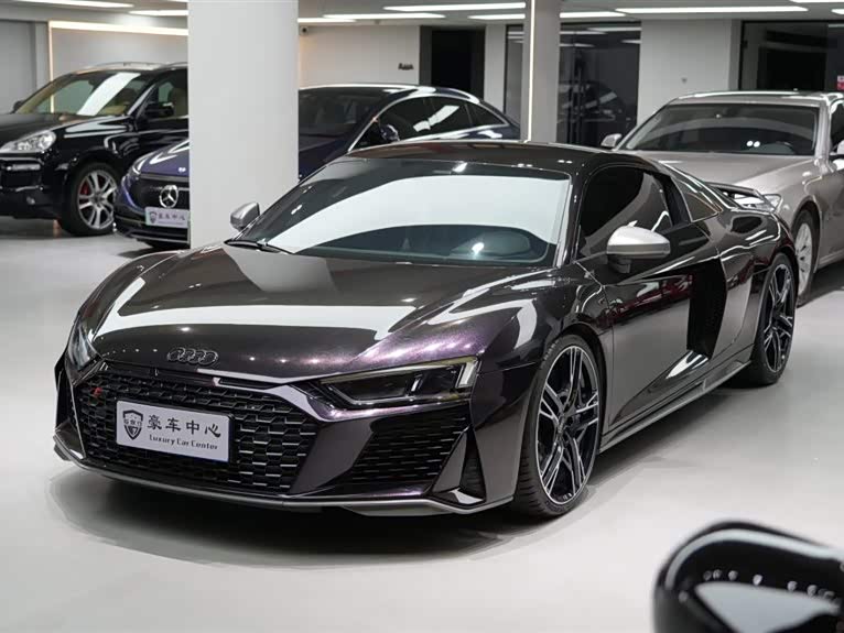 Audi R8 2022 car image #2