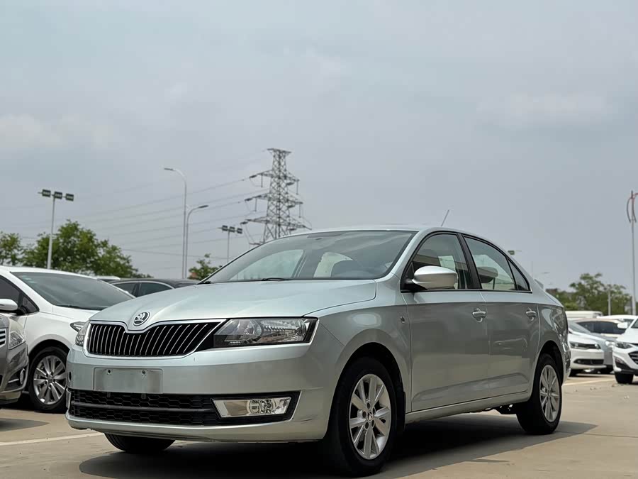 Skoda Rapid 2013 #2 Skoda Rapid 2013 car image #2