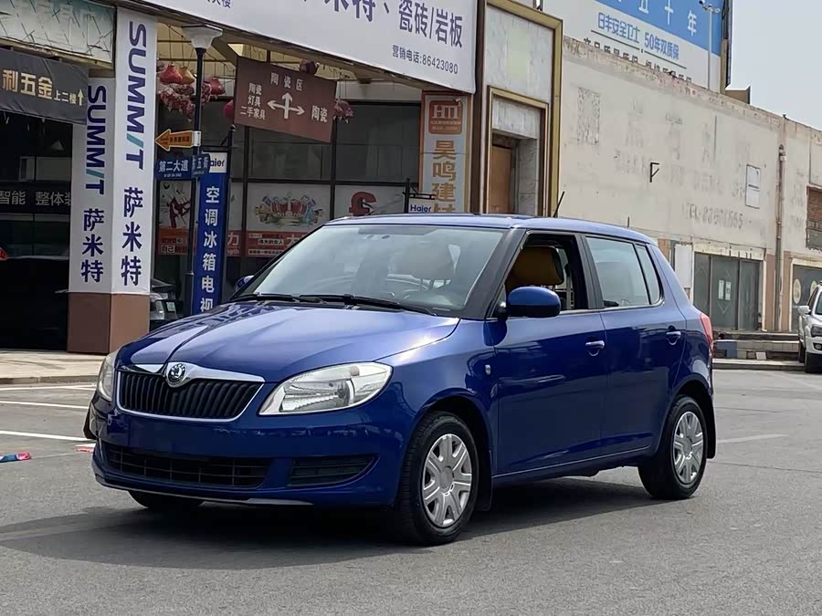 Skoda Fabia 2011 car image #2