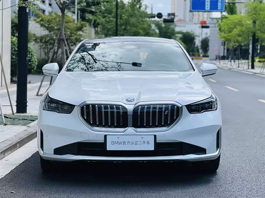 BMW i5 2024 immagine di auto #2