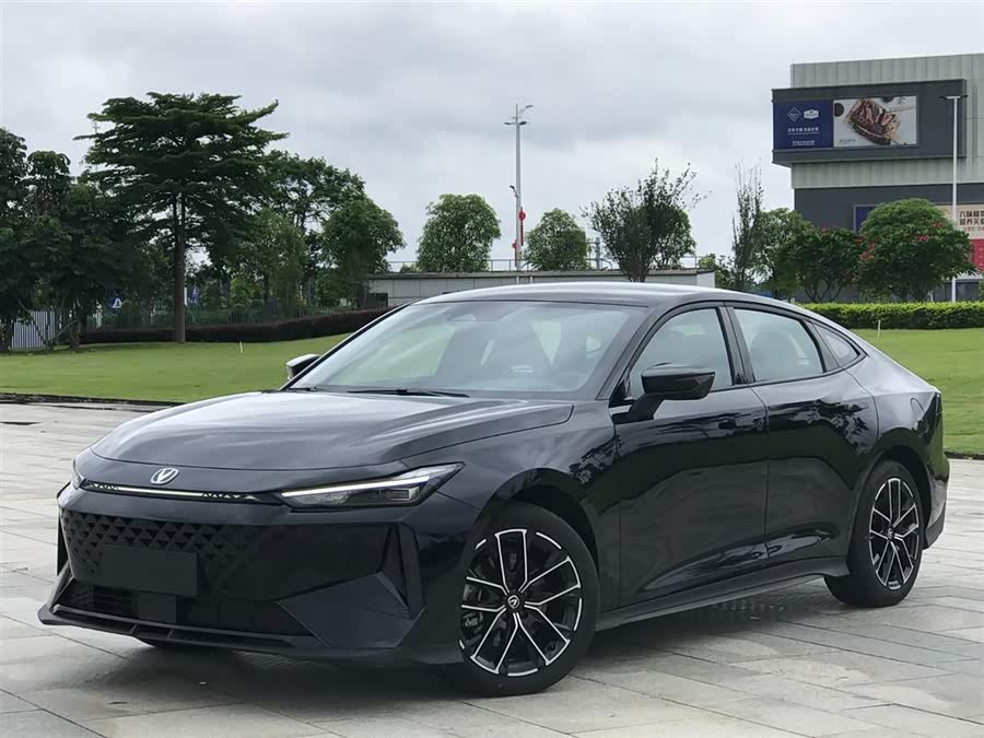 Changan UNI-V iDD 2024 #2 Changan UNI-V iDD 2024 car image #2