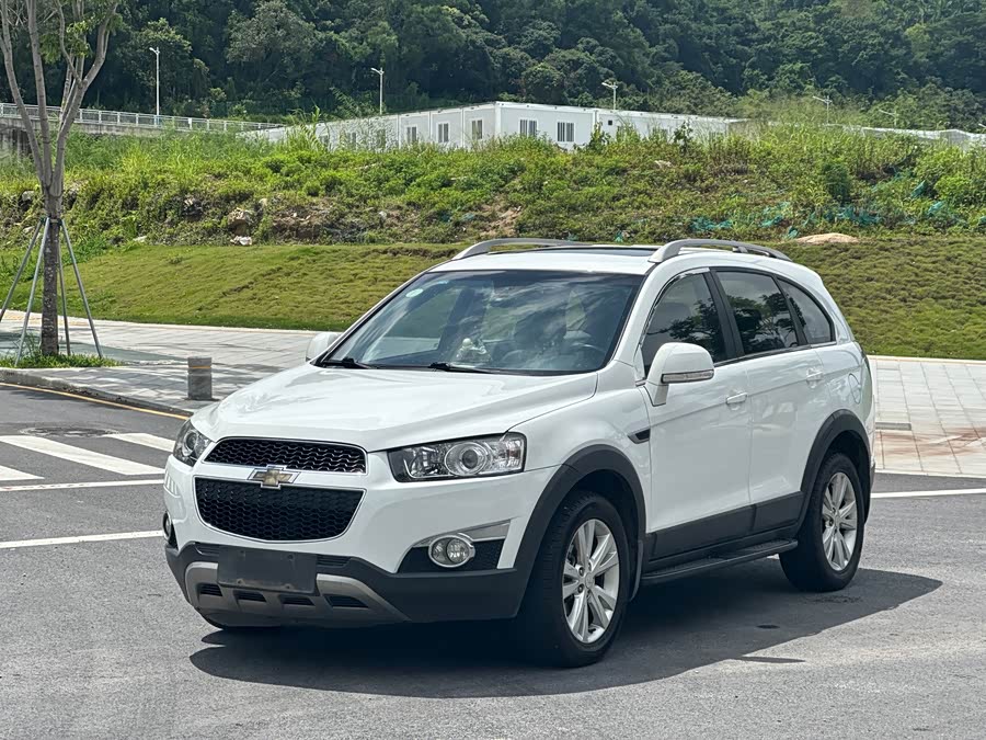 Chevrolet Captiva 2016 car image #2