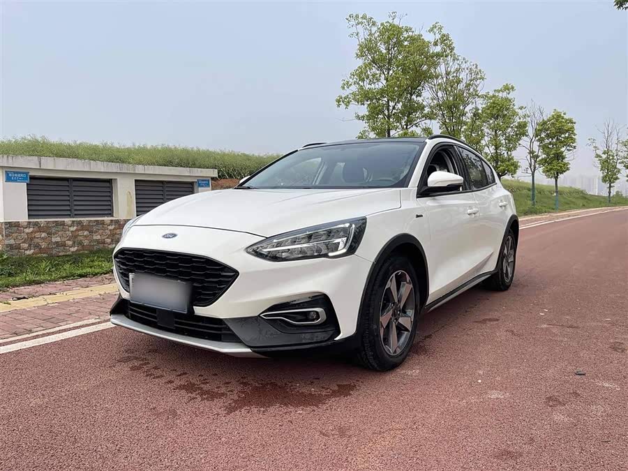 Ford Focus Active 2021 car image #2