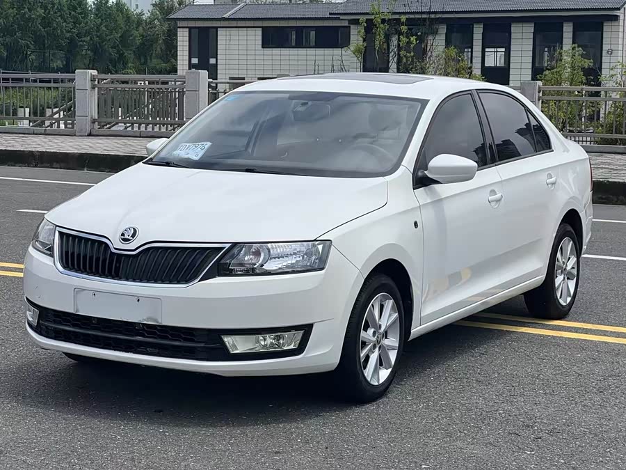 Skoda Rapid 2016 car image #2