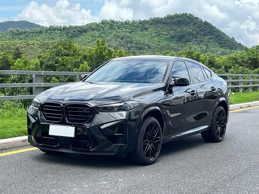 BMW X6 M 2024 car image #2