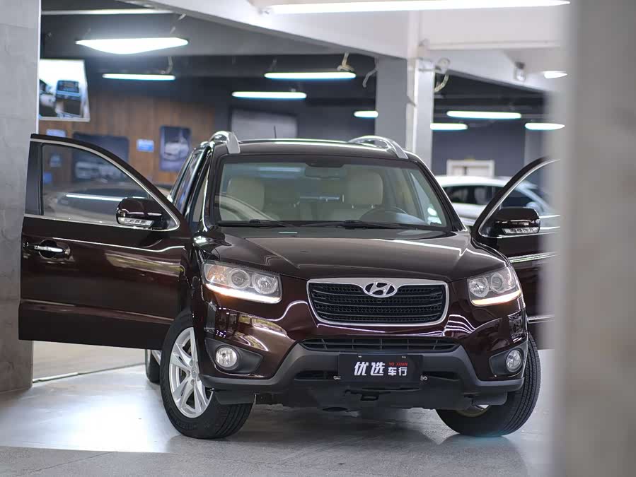 Hyundai Santa Fe Classic 2011 car image #2