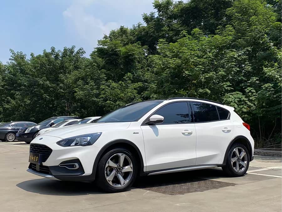 Ford Focus Active 2020 car image #2