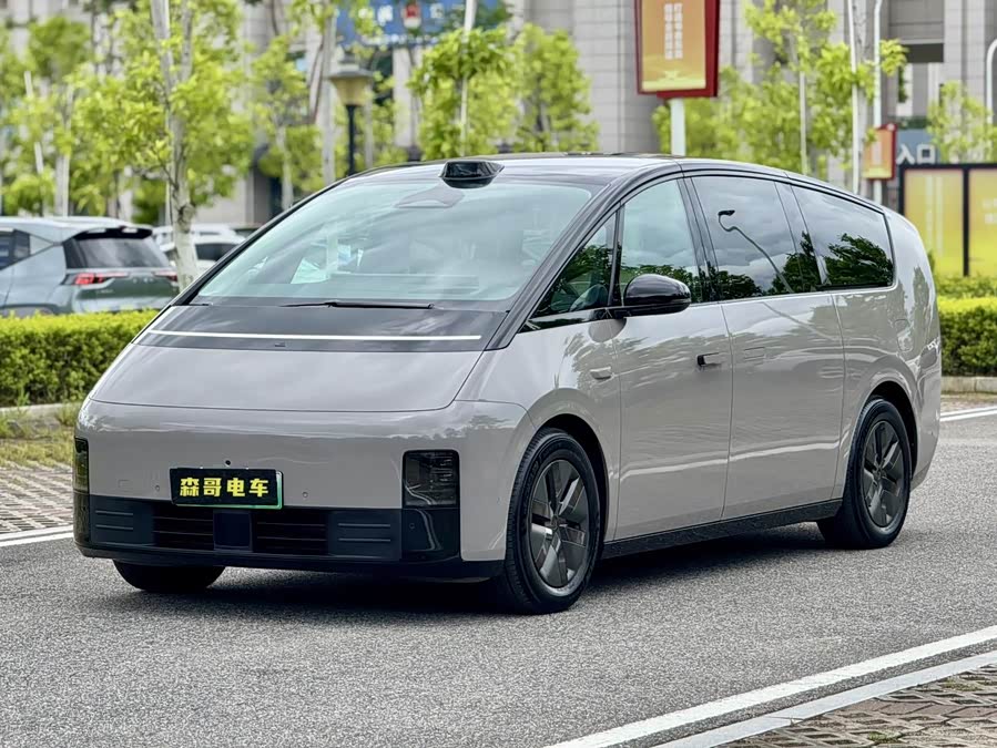 理想汽车 理想MEGA 2024 汽车图片 #2