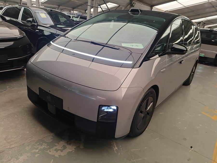 理想汽车 理想MEGA 2024 汽车图片 #2