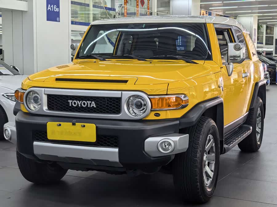 Toyota FJ Cruiser 2017 immagine di auto #2