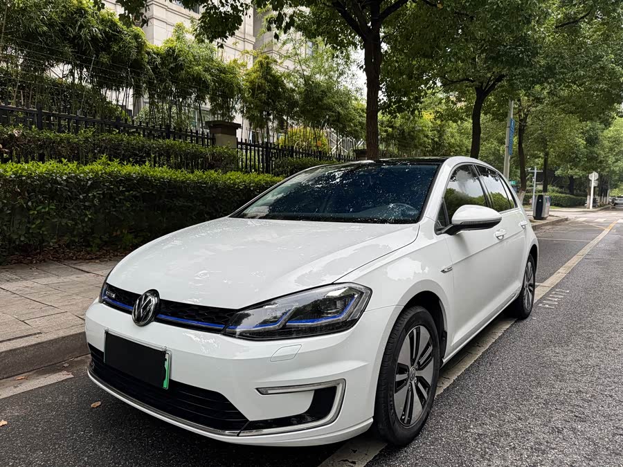 Volkswagen Golf Pure Electric 2021 car image #2