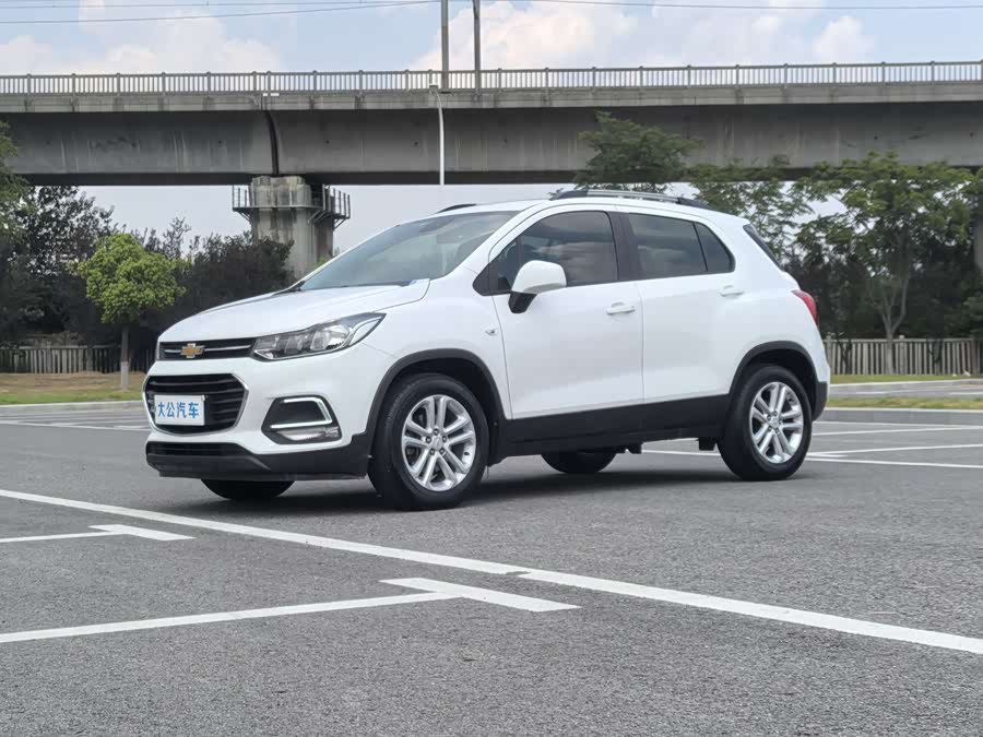 Chevrolet Tracker 2017 car image #2