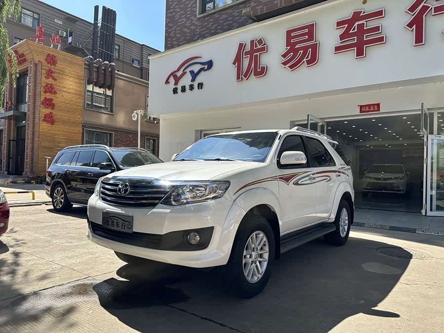 Toyota Fortuner 2016 immagine di auto #2