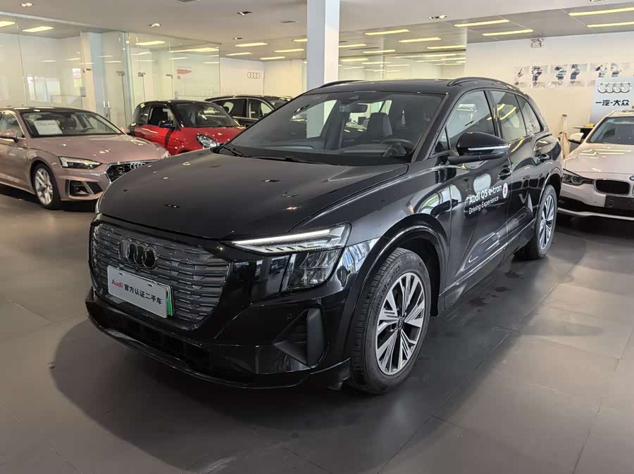 Audi Q5 e-tron 2024 صورة سيارة #2