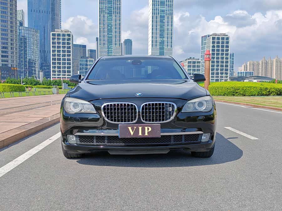 BMW 7 Series 2010 car image #2