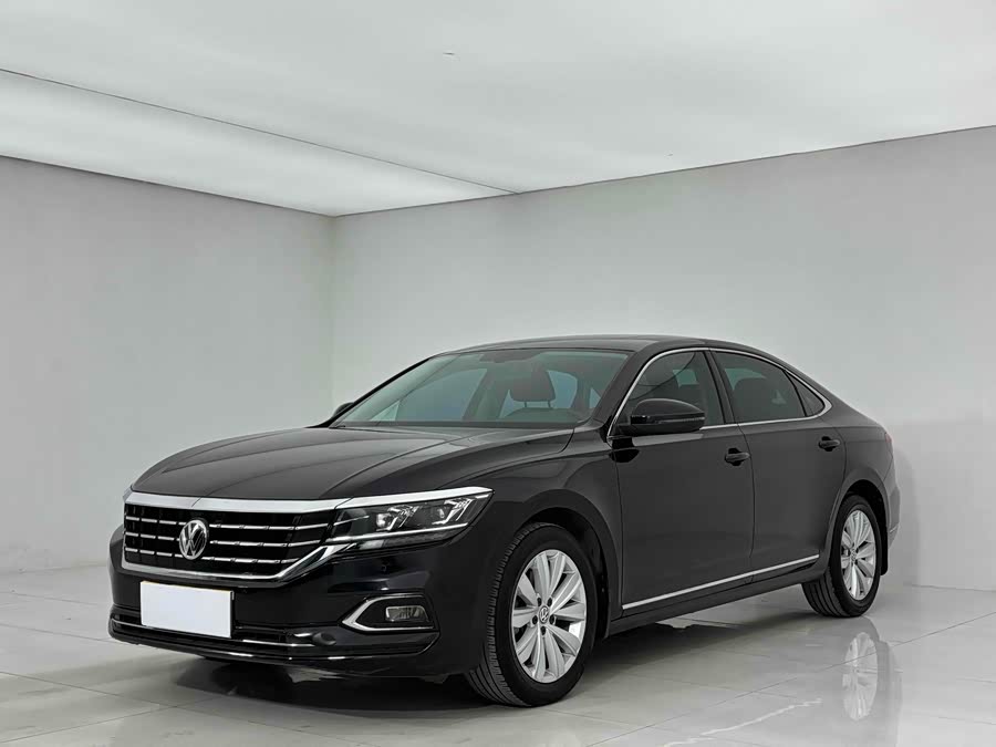 Volkswagen Passat 2019 car image #2