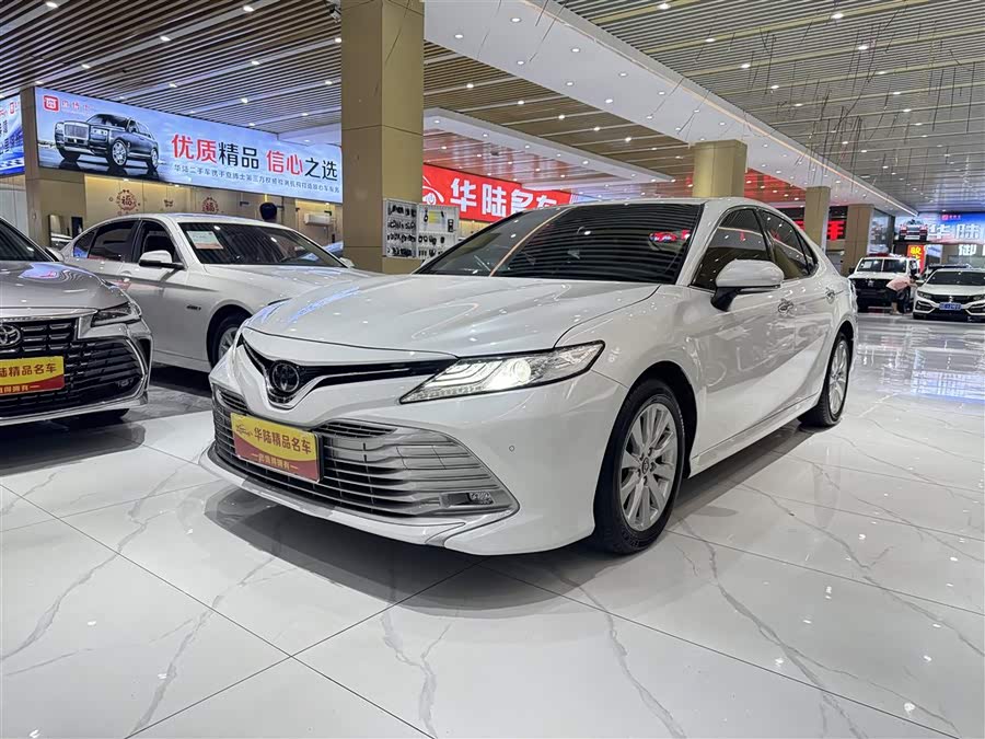 Toyota Camry 2020 car image #2