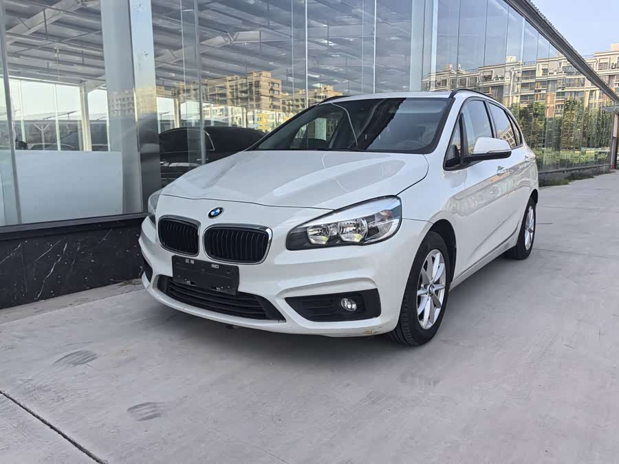 BMW 2 Series Tourer 2017 صورة سيارة #2