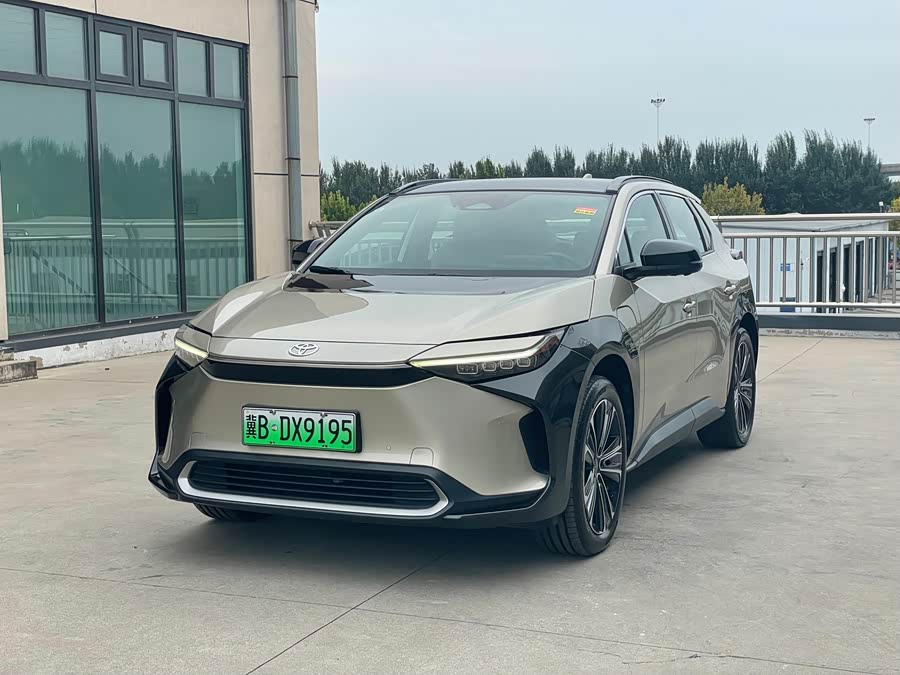 Toyota bZ4X 2022 immagine di auto #2