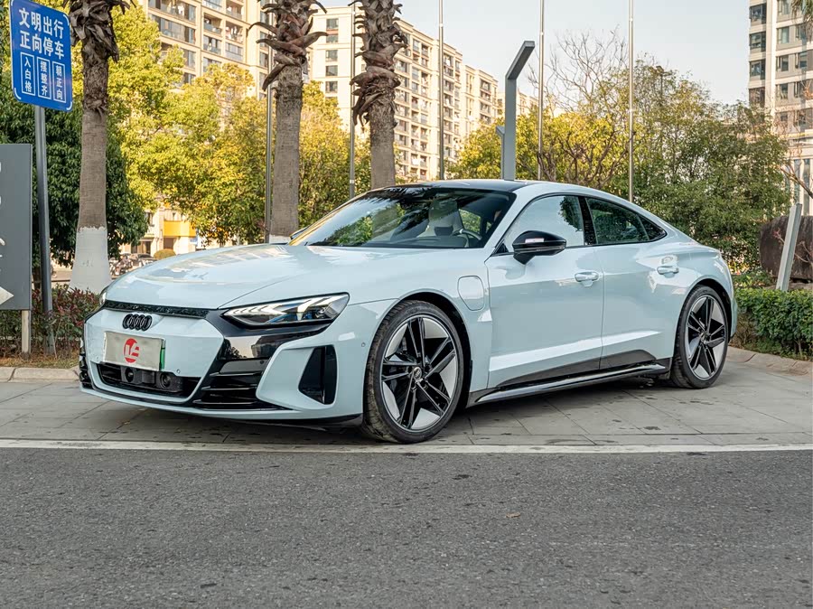 Audi e-tron GT 2024 car image #2