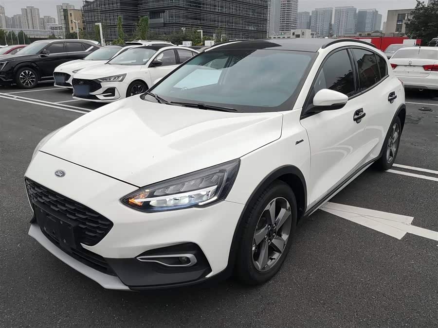 Ford Focus Active 2021 car image #2