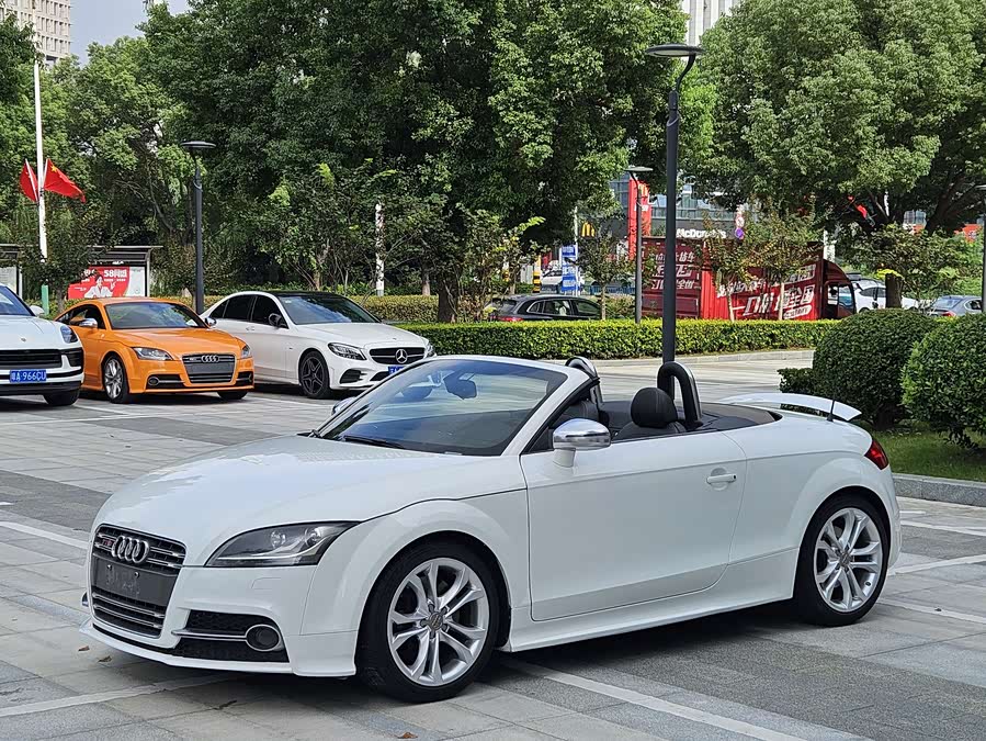 Audi TTS 2012 car image #2