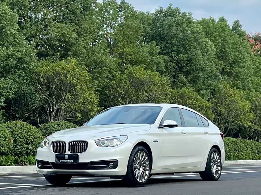 BMW 5 Series GT 2017 immagine di auto #2