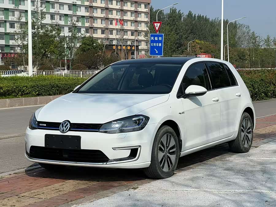 Volkswagen Golf Pure Electric 2020 car image #2