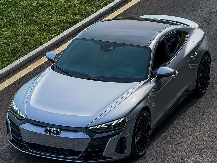 Audi e-tron GT 2024 car image #2