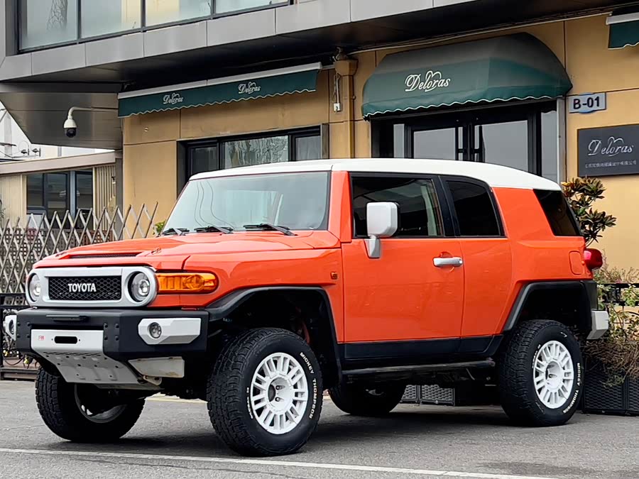 Toyota FJ Cruiser 2014 car image #2