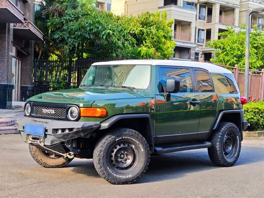Toyota FJ Cruiser 2011 car image #2